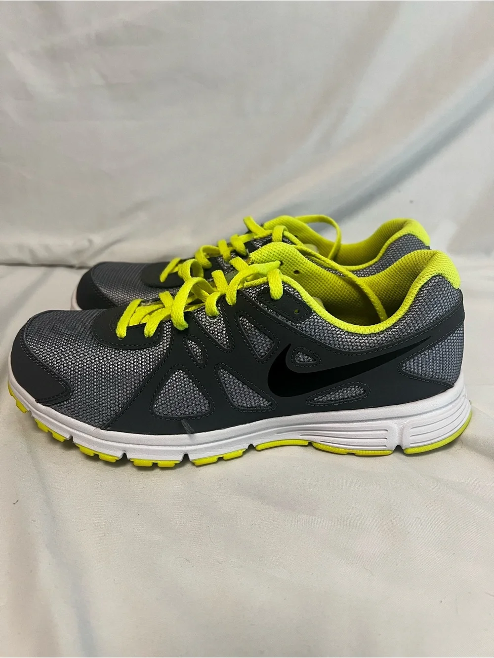 Nike Revolution 2 Youth Sneakers Sz 6Y